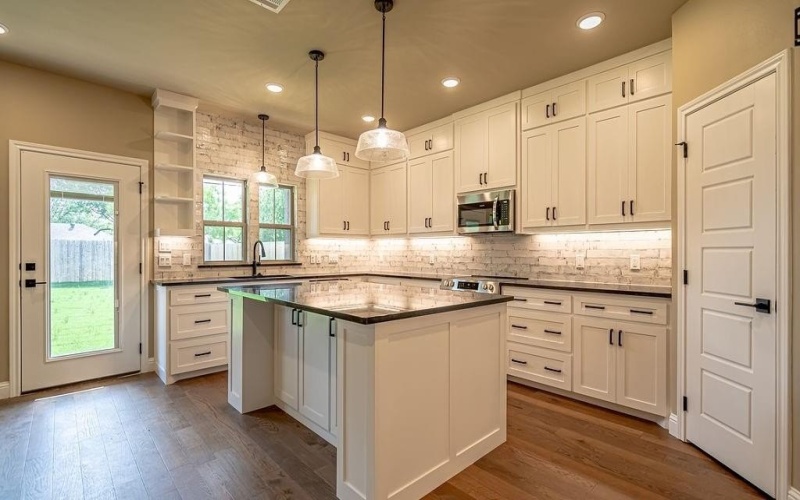 2208 Salina Circle, Granbury, TX 76048, 3 Bedrooms Bedrooms, ,2 BathroomsBathrooms,Residential,For Sale,2208 Salina Circle,20936023