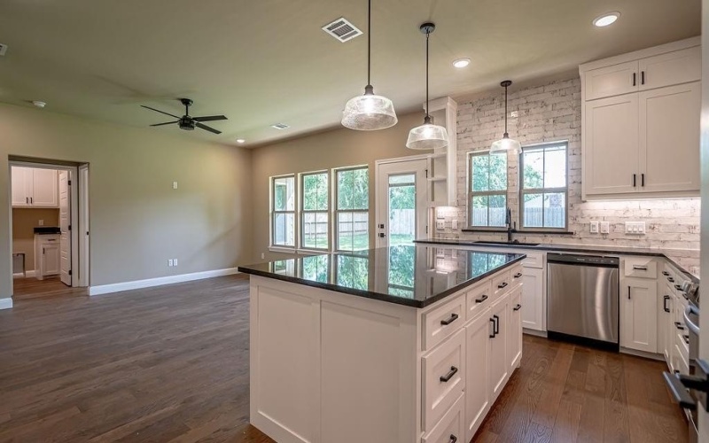 2208 Salina Circle, Granbury, TX 76048, 3 Bedrooms Bedrooms, ,2 BathroomsBathrooms,Residential,For Sale,2208 Salina Circle,20936023