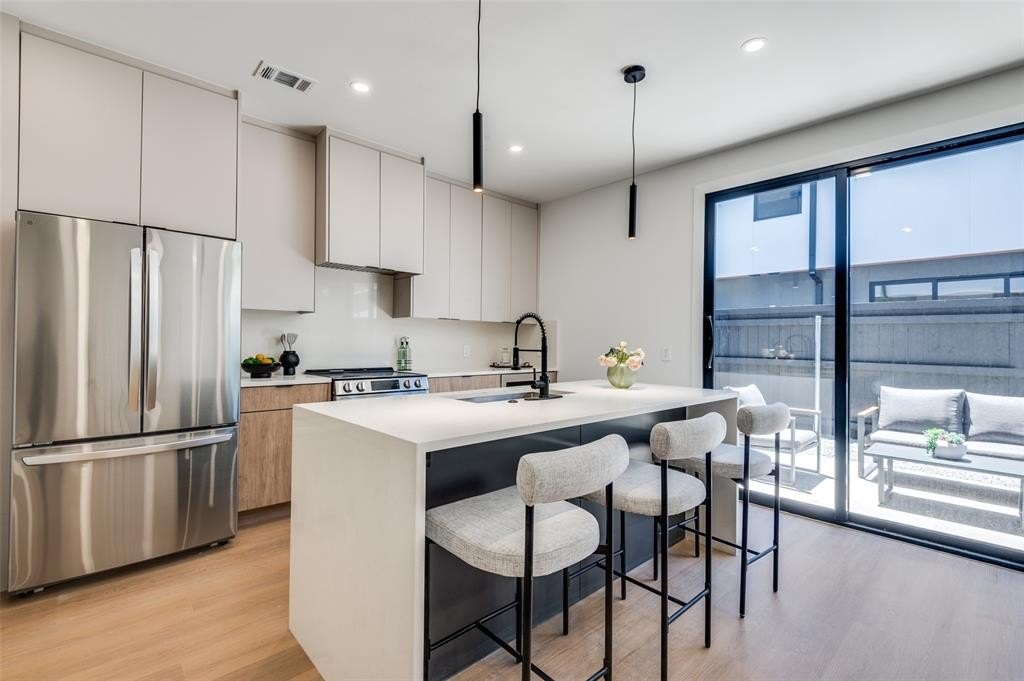 7304 Flyers Way, Dallas, TX 75235, 3 Habitaciones Habitaciones , ,2 BañosBaños,Residential,En Venta,7304 Flyers Way,20936406