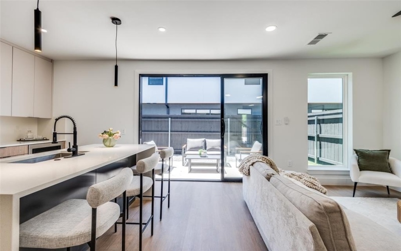 7304 Flyers Way, Dallas, TX 75235, 3 Habitaciones Habitaciones , ,2 BañosBaños,Residential,En Venta,7304 Flyers Way,20936406