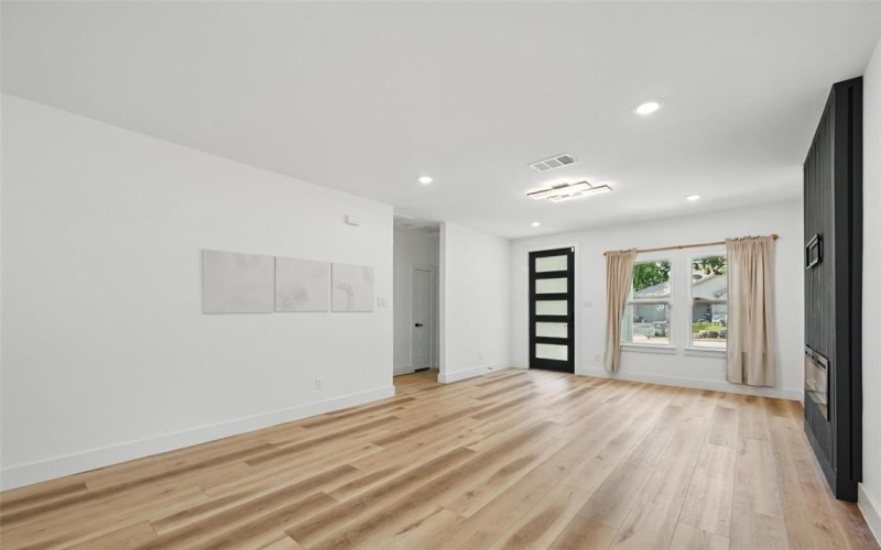 2927 Valentine Street, Dallas, TX 75215, 3 Bedrooms Bedrooms, ,2 BathroomsBathrooms,Residential,For Sale,2927 Valentine Street,20935331