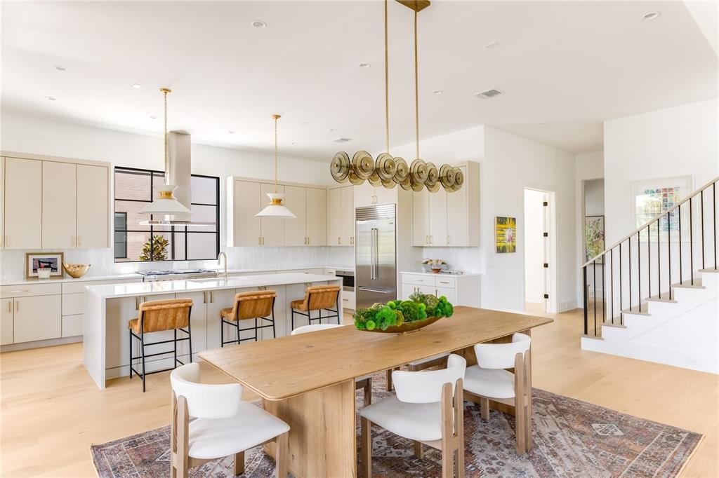 9895 Kingsway Avenue, Dallas, TX 75230, 3 Habitaciones Habitaciones , ,3 BañosBaños,Residential,En Venta,9895 Kingsway Avenue,20937576
