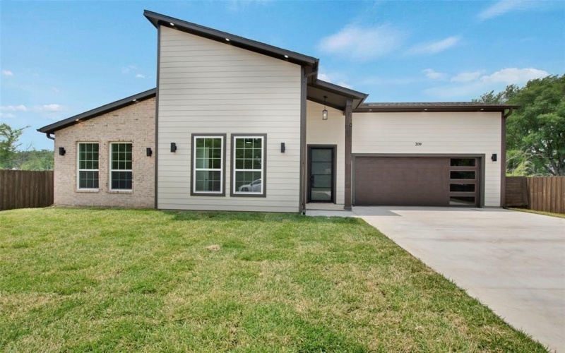 209 Pearl Harbor Street, Tool, TX 75143, 4 Habitaciones Habitaciones , ,2 BañosBaños,Residential,En Venta,209 Pearl Harbor Street,20938463