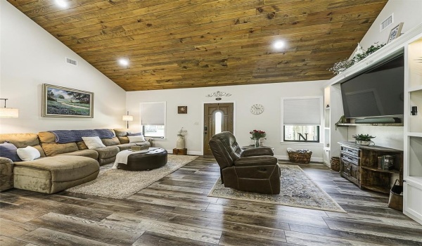 6025 Fm 902, Gainesville, TX 76240, 3 Bedrooms Bedrooms, ,2 BathroomsBathrooms,Residential,For Sale,6025 Fm 902,20938504