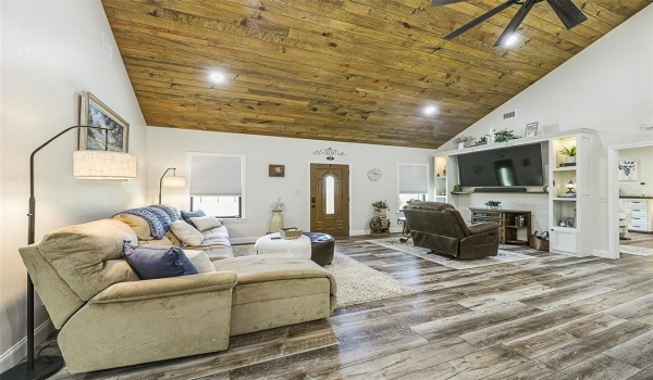 6025 Fm 902, Gainesville, TX 76240, 3 Bedrooms Bedrooms, ,2 BathroomsBathrooms,Residential,For Sale,6025 Fm 902,20938504