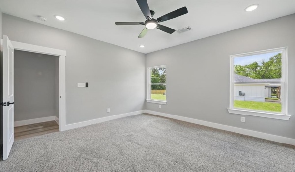 2734 W Washington Street, Denison, TX 75020, 3 Habitaciones Habitaciones , ,2 BañosBaños,Residential,En Venta,2734 W Washington Street,20937946
