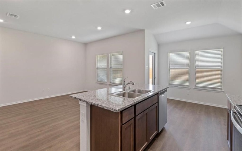 2404 Montgomery Street, Sherman, TX 75090, 3 Habitaciones Habitaciones , ,2 BañosBaños,Residential Lease,En Alquiler,2404 Montgomery Street,20938736