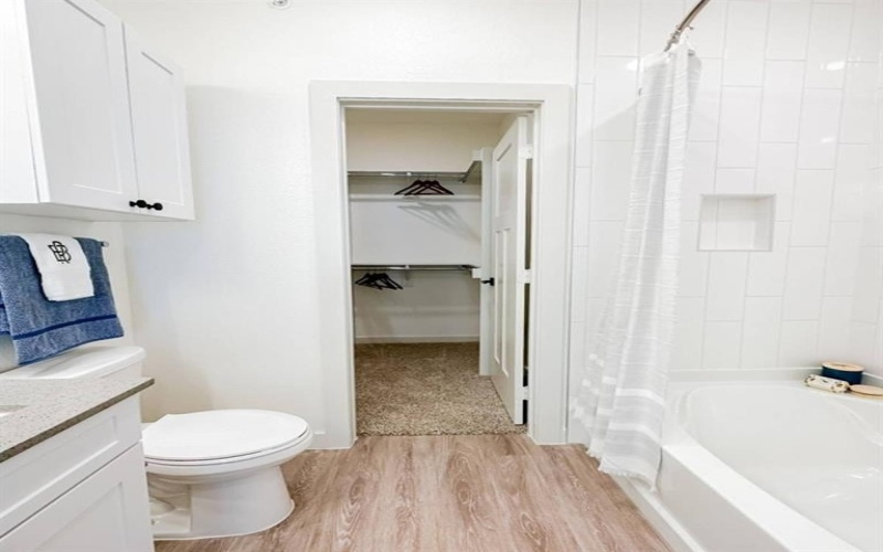 501 N Ewing Avenue #202, Dallas, TX 75203, 1 Bedroom Bedrooms, ,1 BathroomBathrooms,Residential Lease,For Rent,501 N Ewing Avenue,20938046