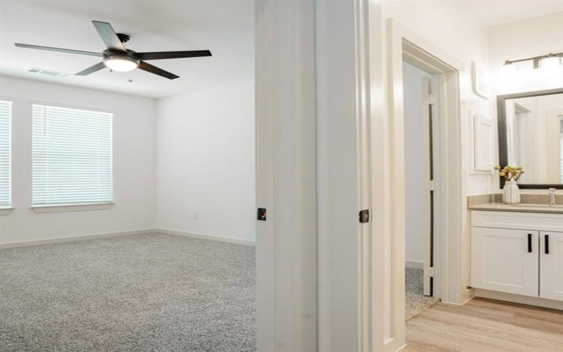 501 N Ewing Avenue #202, Dallas, TX 75203, 1 Bedroom Bedrooms, ,1 BathroomBathrooms,Residential Lease,For Rent,501 N Ewing Avenue,20938046