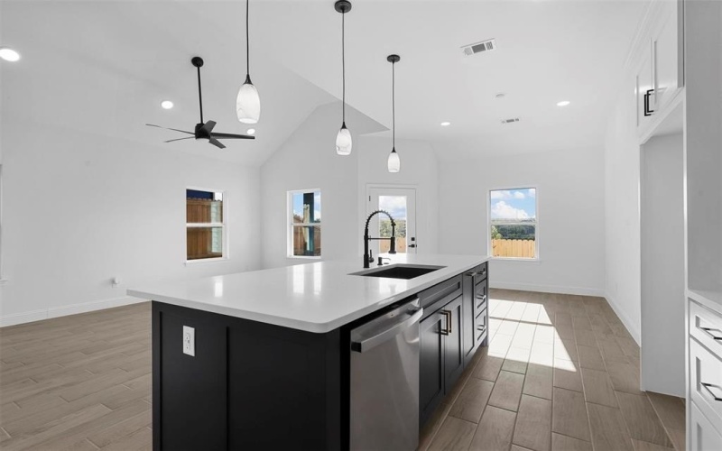 5512 San Jacinto Drive, Granbury, TX 76048, 3 Bedrooms Bedrooms, ,2 BathroomsBathrooms,Residential,For Sale,5512 San Jacinto Drive,20938804