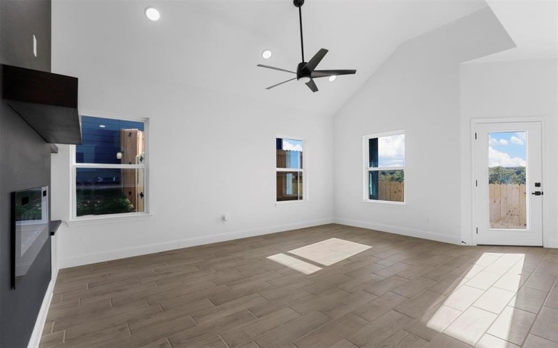 5512 San Jacinto Drive, Granbury, TX 76048, 3 Bedrooms Bedrooms, ,2 BathroomsBathrooms,Residential,For Sale,5512 San Jacinto Drive,20938804