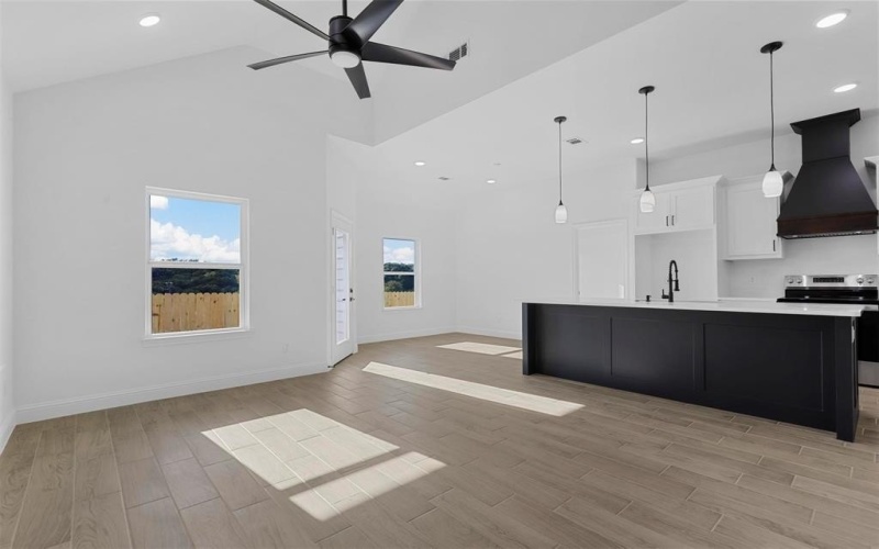 5512 San Jacinto Drive, Granbury, TX 76048, 3 Bedrooms Bedrooms, ,2 BathroomsBathrooms,Residential,For Sale,5512 San Jacinto Drive,20938804