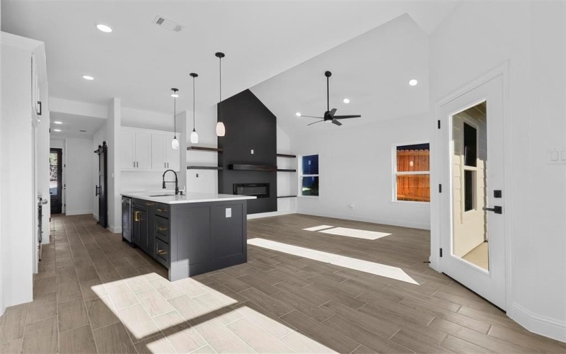 5512 San Jacinto Drive, Granbury, TX 76048, 3 Bedrooms Bedrooms, ,2 BathroomsBathrooms,Residential,For Sale,5512 San Jacinto Drive,20938804