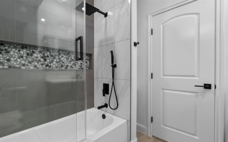 5512 San Jacinto Drive, Granbury, TX 76048, 3 Bedrooms Bedrooms, ,2 BathroomsBathrooms,Residential,For Sale,5512 San Jacinto Drive,20938804