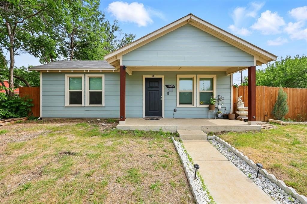 1200 E Annie Street, Fort Worth, TX 76104, 3 Bedrooms Bedrooms, ,2 BathroomsBathrooms,Residential,For Sale,1200 E Annie Street,20938823