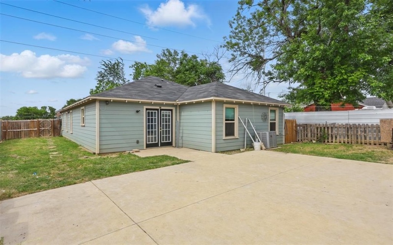 1200 E Annie Street, Fort Worth, TX 76104, 3 Bedrooms Bedrooms, ,2 BathroomsBathrooms,Residential,For Sale,1200 E Annie Street,20938823