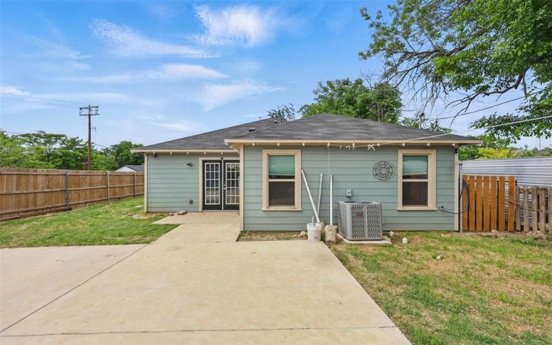 1200 E Annie Street, Fort Worth, TX 76104, 3 Bedrooms Bedrooms, ,2 BathroomsBathrooms,Residential,For Sale,1200 E Annie Street,20938823