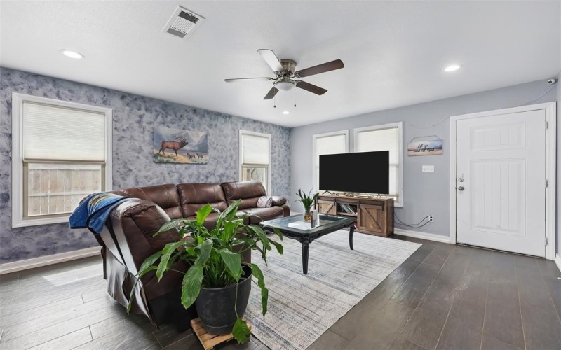 1200 E Annie Street, Fort Worth, TX 76104, 3 Bedrooms Bedrooms, ,2 BathroomsBathrooms,Residential,For Sale,1200 E Annie Street,20938823