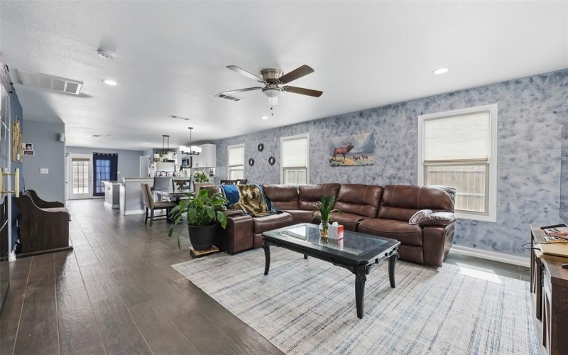 1200 E Annie Street, Fort Worth, TX 76104, 3 Bedrooms Bedrooms, ,2 BathroomsBathrooms,Residential,For Sale,1200 E Annie Street,20938823