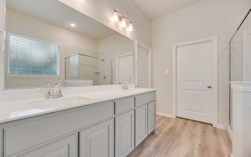 1301 Hickory Court, Weatherford, TX 76086, 4 Bedrooms Bedrooms, ,3 BathroomsBathrooms,Residential,For Sale,1301 Hickory Court,20939136