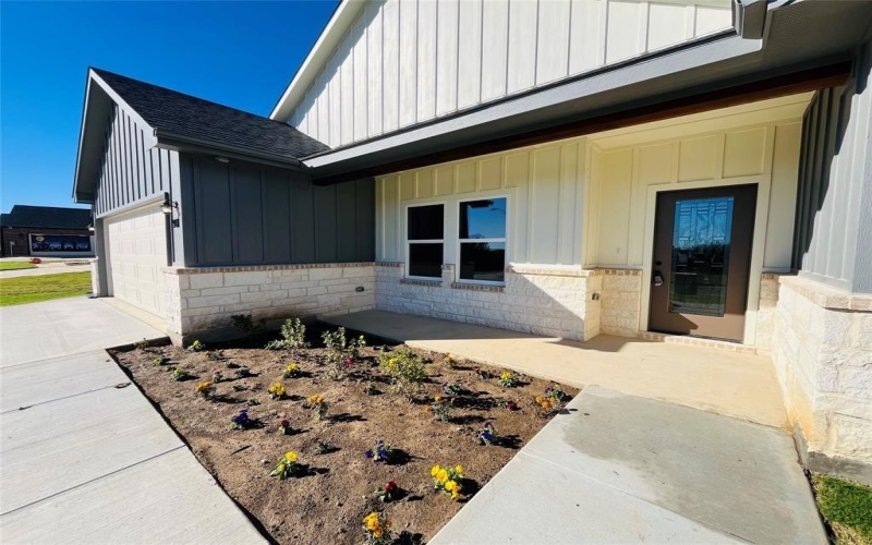 901 Holiday Hills, Mineral Wells, TX 76067, 4 Bedrooms Bedrooms, ,3 BathroomsBathrooms,Residential,For Sale,901 Holiday Hills,20939213