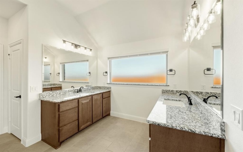 1024 Emerald Trace Drive, Justin, TX 76247, 5 Bedrooms Bedrooms, ,5 BathroomsBathrooms,Residential,For Sale,1024 Emerald Trace Drive,20939747