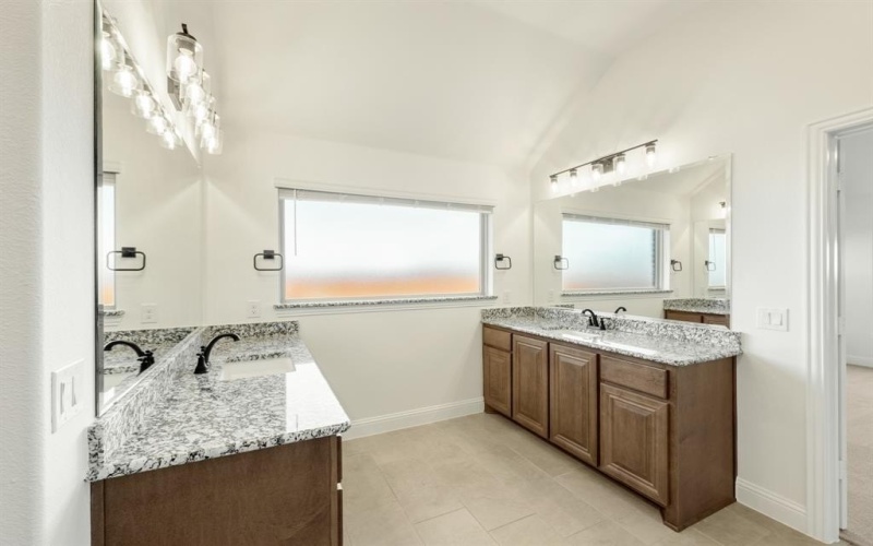 1024 Emerald Trace Drive, Justin, TX 76247, 5 Bedrooms Bedrooms, ,5 BathroomsBathrooms,Residential,For Sale,1024 Emerald Trace Drive,20939747