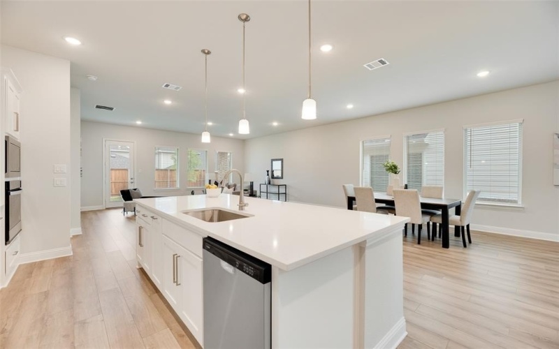 7112 Manhattan Drive, Rowlett, TX 75088, 4 Bedrooms Bedrooms, ,3 BathroomsBathrooms,Residential,For Sale,7112 Manhattan Drive,20939791
