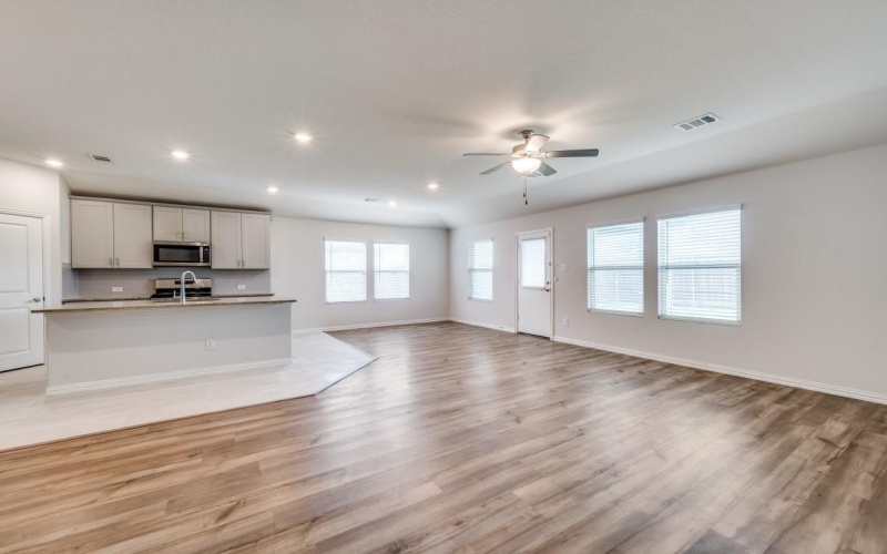 1617 Gold Mine Trail, Aubrey, TX 76227, 4 Habitaciones Habitaciones , ,3 BañosBaños,Residential,En Venta,1617 Gold Mine Trail,20939802