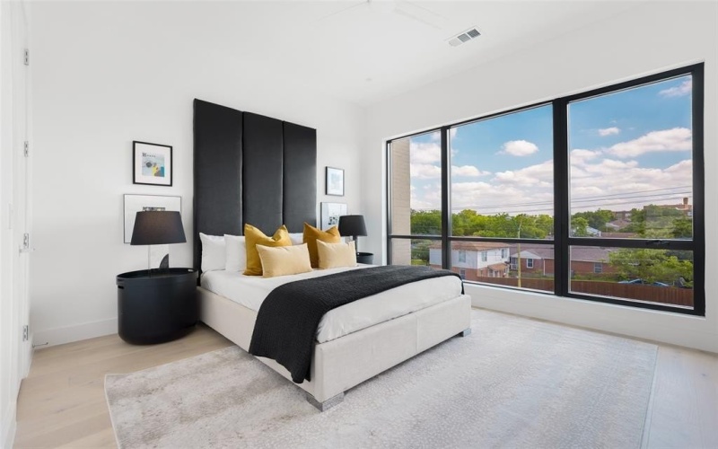 610 N Oak Cliff Boulevard #301, Dallas, TX 75208, 3 Bedrooms Bedrooms, ,3 BathroomsBathrooms,Residential,For Sale,610 N Oak Cliff Boulevard,20939845