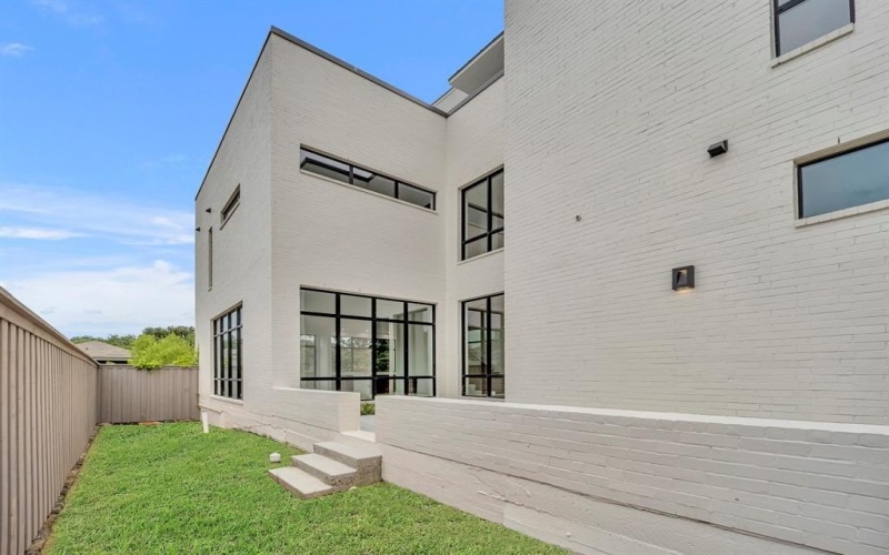 610 N Oak Cliff Boulevard #301, Dallas, TX 75208, 3 Bedrooms Bedrooms, ,3 BathroomsBathrooms,Residential,For Sale,610 N Oak Cliff Boulevard,20939845