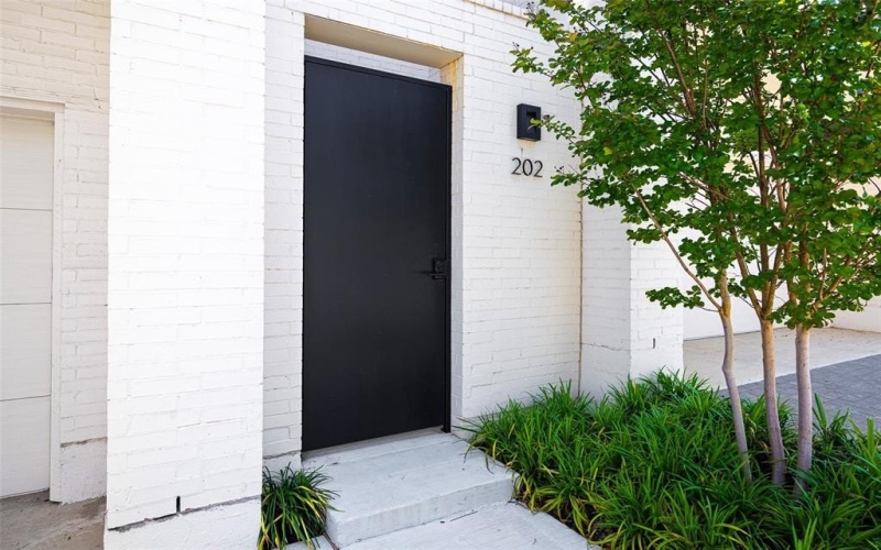 610 N Oak Cliff Boulevard #301, Dallas, TX 75208, 3 Bedrooms Bedrooms, ,3 BathroomsBathrooms,Residential,For Sale,610 N Oak Cliff Boulevard,20939845