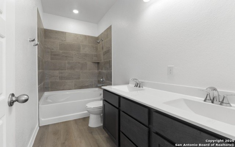 13215 Club House Blvd, San Antonio, TX 78221, 3 Habitaciones Habitaciones , ,2 BañosBaños,Residential,En Venta,13215 Club House Blvd,1843728