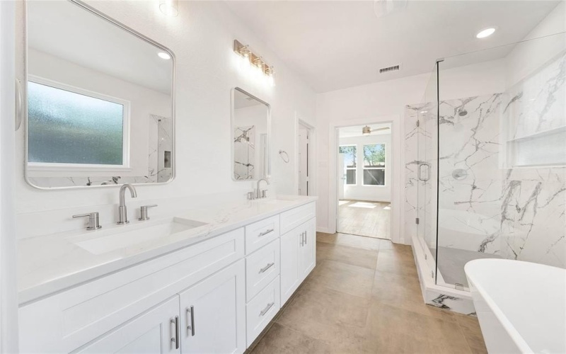 220 E Park Street, Little Elm, TX 75068, 4 Bedrooms Bedrooms, ,3 BathroomsBathrooms,Residential,For Sale,220 E Park Street,20937394