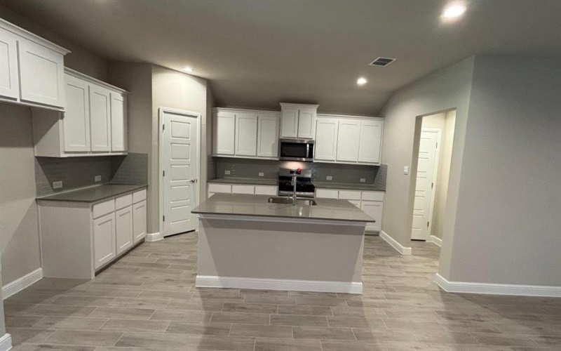 409 SUNFLOWER Trail, Cleburne, TX 76033, 5 Bedrooms Bedrooms, ,3 BathroomsBathrooms,Residential,For Sale,409 SUNFLOWER Trail,20937722