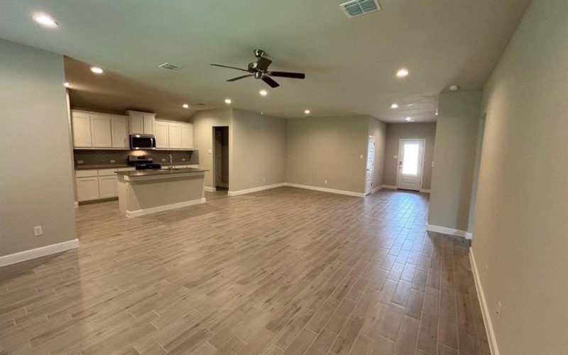 409 SUNFLOWER Trail, Cleburne, TX 76033, 5 Bedrooms Bedrooms, ,3 BathroomsBathrooms,Residential,For Sale,409 SUNFLOWER Trail,20937722