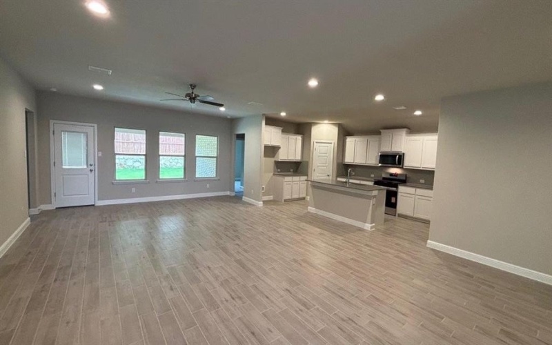 409 SUNFLOWER Trail, Cleburne, TX 76033, 5 Bedrooms Bedrooms, ,3 BathroomsBathrooms,Residential,For Sale,409 SUNFLOWER Trail,20937722