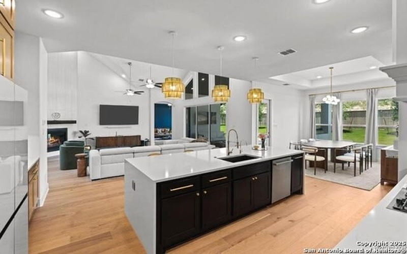 4003 Wood Creek, San Antonio, TX 78257, 5 Habitaciones Habitaciones , ,6 BañosBaños,Residential,En Venta,4003 Wood Creek,1866672