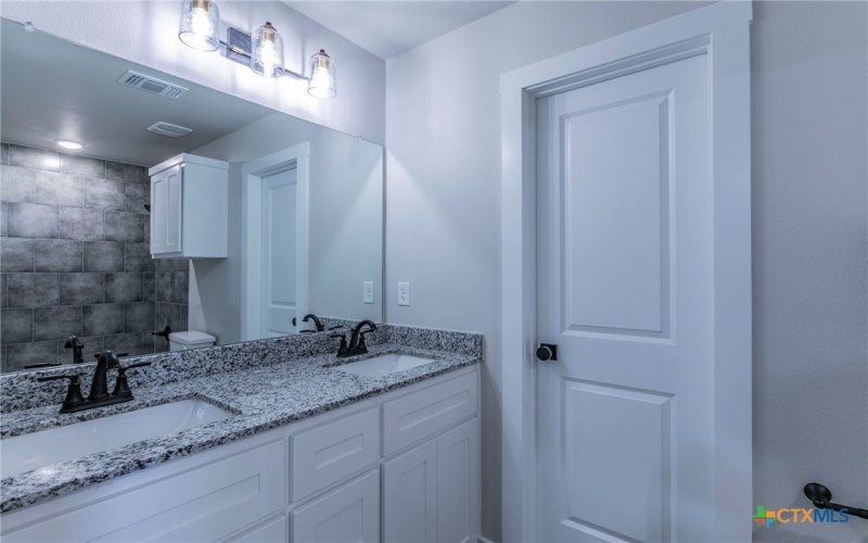 214 N Sparks Street #B, Belton, TX 76513, 3 Habitaciones Habitaciones , ,2 BañosBaños,Residential Lease,En Alquiler,214 N Sparks Street,580006