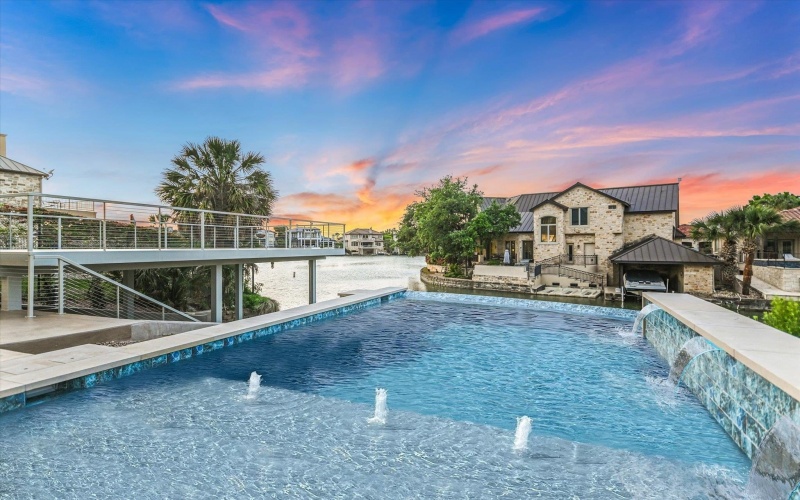 98 Wennmohs Place, Horseshoe Bay, TX 78657, 4 Bedrooms Bedrooms, ,5 BathroomsBathrooms,Residential,For Sale,98 Wennmohs Place,173400