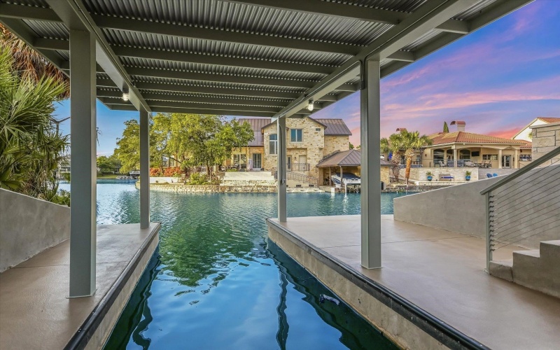 98 Wennmohs Place, Horseshoe Bay, TX 78657, 4 Bedrooms Bedrooms, ,5 BathroomsBathrooms,Residential,For Sale,98 Wennmohs Place,173400