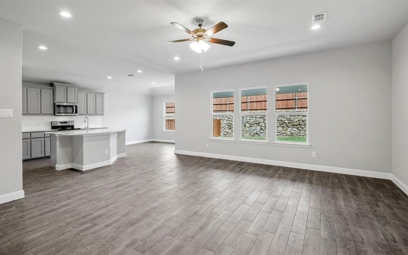 1155 KEYSTONE Drive, Granbury, TX 76048, 4 Bedrooms Bedrooms, ,2 BathroomsBathrooms,Residential,For Sale,1155 KEYSTONE Drive,20939515