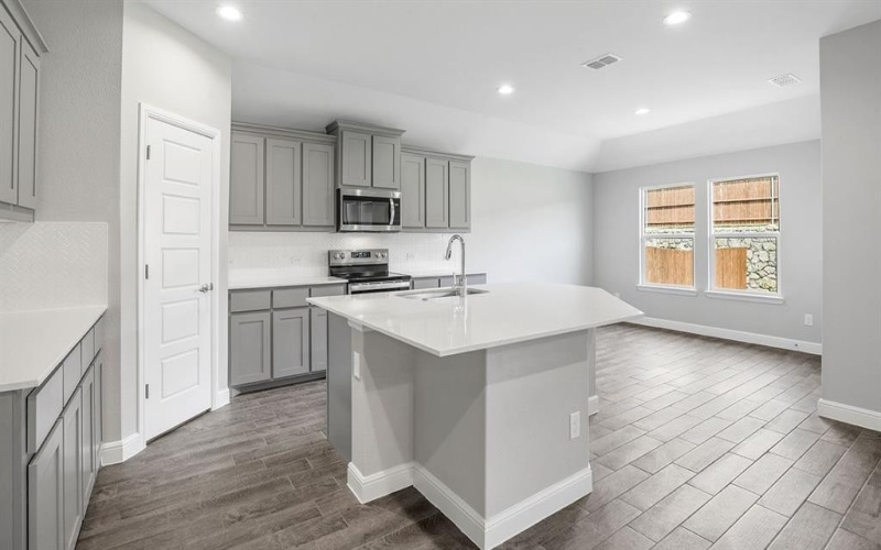 1155 KEYSTONE Drive, Granbury, TX 76048, 4 Bedrooms Bedrooms, ,2 BathroomsBathrooms,Residential,For Sale,1155 KEYSTONE Drive,20939515