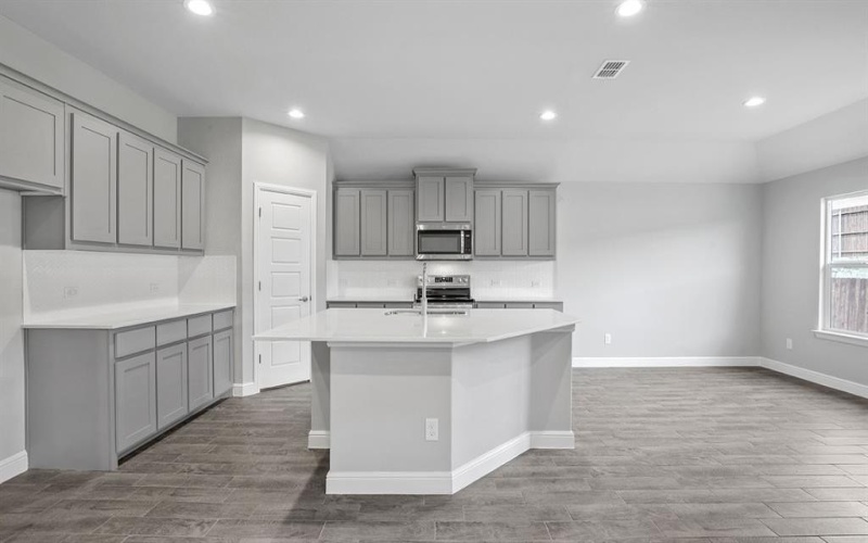 1155 KEYSTONE Drive, Granbury, TX 76048, 4 Bedrooms Bedrooms, ,2 BathroomsBathrooms,Residential,For Sale,1155 KEYSTONE Drive,20939515