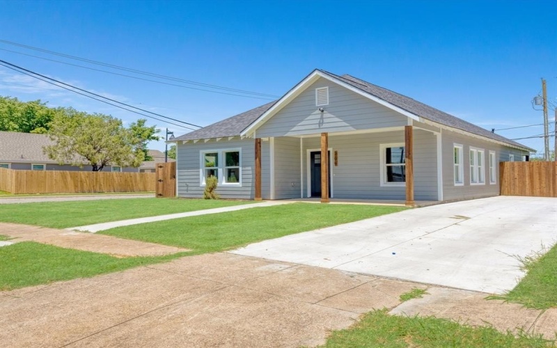 1101 Stella Street, Fort Worth, TX 76104, 3 Bedrooms Bedrooms, ,2 BathroomsBathrooms,Residential,For Sale,1101 Stella Street,20933423