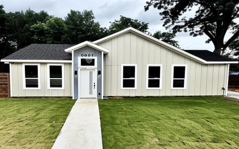 3801 Carpenter Avenue, Dallas, TX 75210, 4 Bedrooms Bedrooms, ,2 BathroomsBathrooms,Residential,For Sale,3801 Carpenter Avenue,20939952
