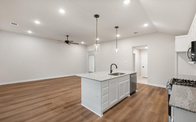 107 Eureka Street, Weatherford, TX 76086, 3 Habitaciones Habitaciones , ,2 BañosBaños,Residential,En Venta,107 Eureka Street,20939980