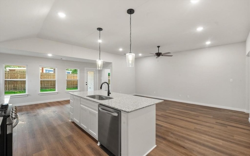 107 Eureka Street, Weatherford, TX 76086, 3 Habitaciones Habitaciones , ,2 BañosBaños,Residential,En Venta,107 Eureka Street,20939980