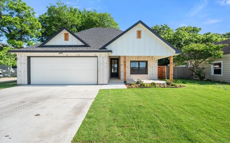 107 Eureka Street, Weatherford, TX 76086, 3 Habitaciones Habitaciones , ,2 BañosBaños,Residential,En Venta,107 Eureka Street,20939980