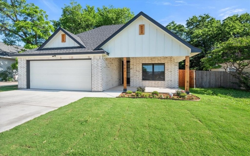 107 Eureka Street, Weatherford, TX 76086, 3 Habitaciones Habitaciones , ,2 BañosBaños,Residential,En Venta,107 Eureka Street,20939980